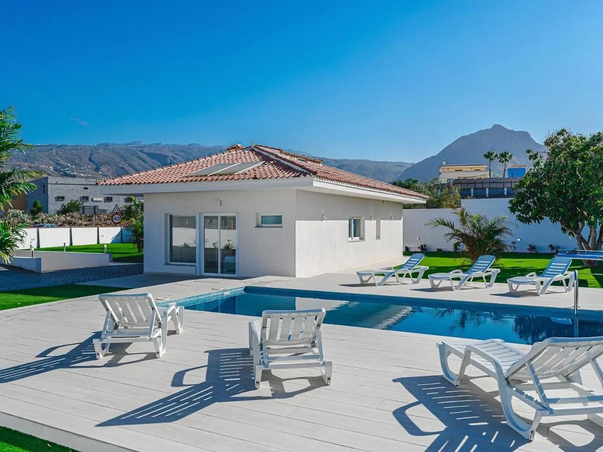 303 Villa Casa Jardin Con Piscina Y Gran Jardin Costa Adeje  Spain