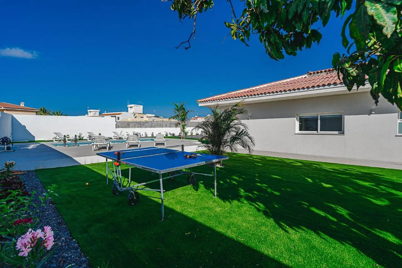 303 Villa Casa Jardin Con Piscina Y Gran Jardin Costa Adeje  Costa Adeje (Tenerife)